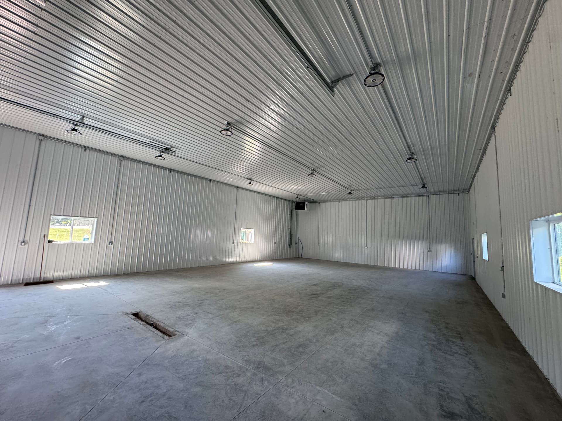 Gallery photos for Clean EMT Conduit Install in a Commercial Shop Build: Image #3